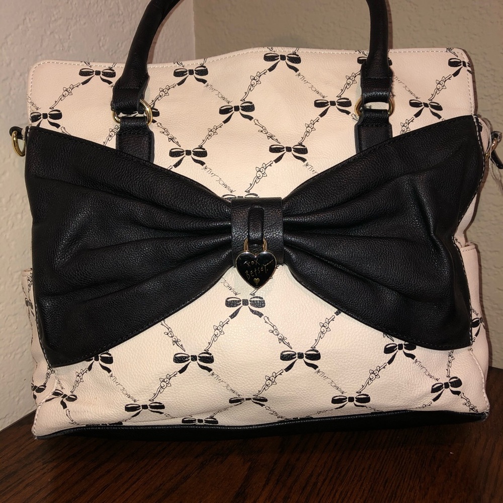 Betsey johnson purse